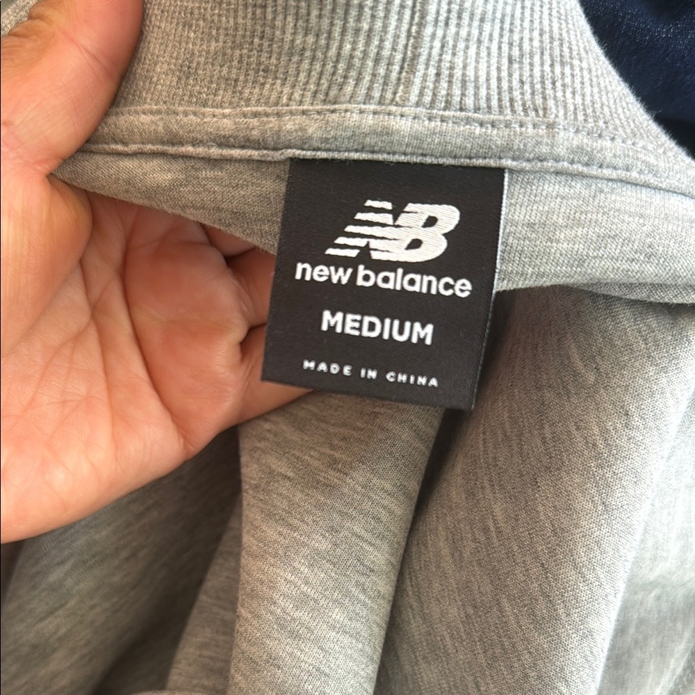 New Balance Gray and Black High Neck‎ Crop-top Sweatshirt Size Medium - Picture 8 of 11